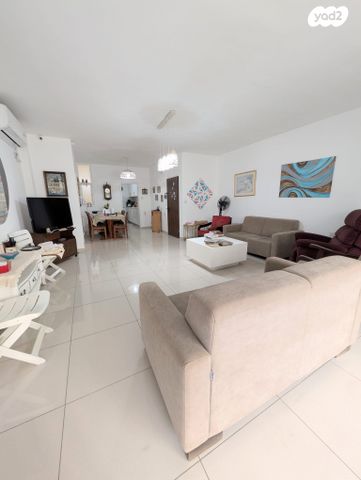 דירה, אהרון גולדשטיין, בורוכוב, גבעתיים