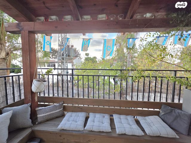 דירה, פורצי הדרך, הרצליה