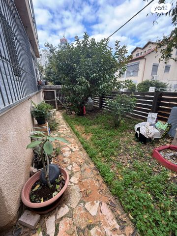 דירת גן, הל"ה, גבעתיים