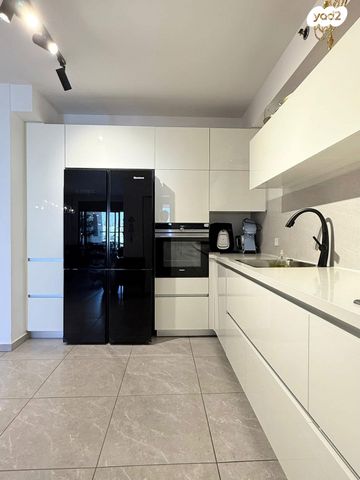 דירה, דרך העצמאות, ליבת העיר, יהוד מונוסון