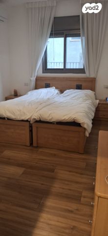 דירת גן, אלקנה