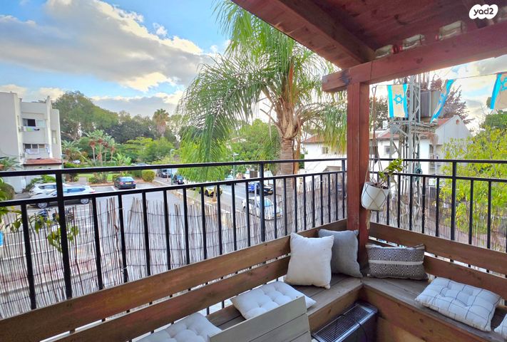 דירה, פורצי הדרך, הרצליה