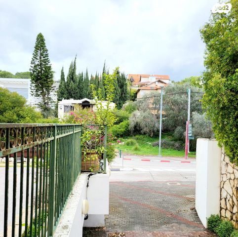 דו משפחתי, מושבה מרכז, זכרון יעקב