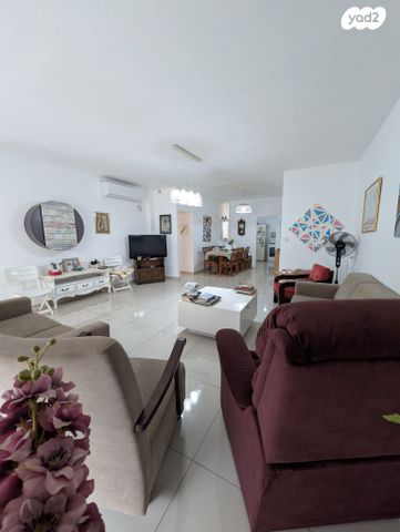 דירה, אהרון גולדשטיין, בורוכוב, גבעתיים