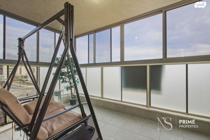 דירה, הרב אברהם קוק 21, השחר, דימונה