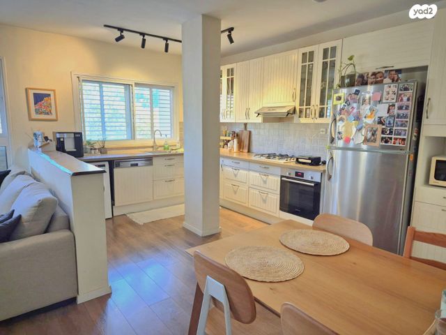 דירה, פורצי הדרך, הרצליה