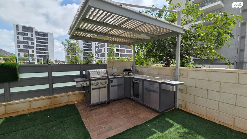 דירת גן, החותרים, טירת כרמל