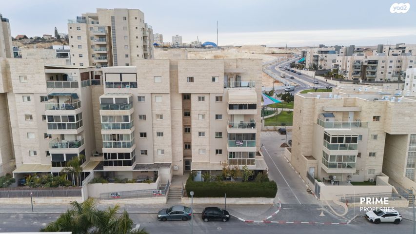 דירה, הרב אברהם קוק 21, השחר, דימונה