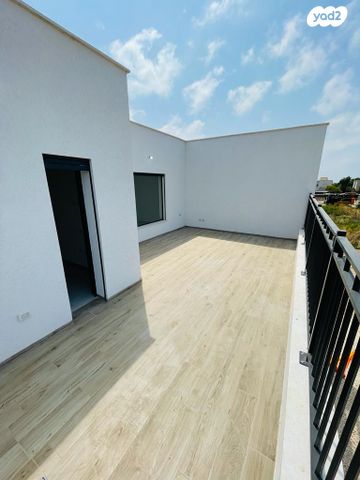 בית פרטי/ קוטג', הלילך, נווה הפרחים, עתלית