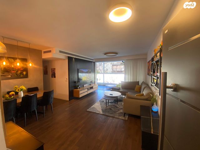 גג/ פנטהאוז, רעננה