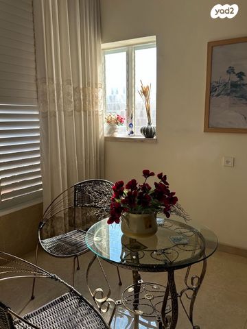 דירה, בית וגן, לב העיר, בת ים