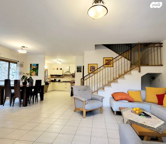 דו משפחתי, מושבה מרכז, זכרון יעקב