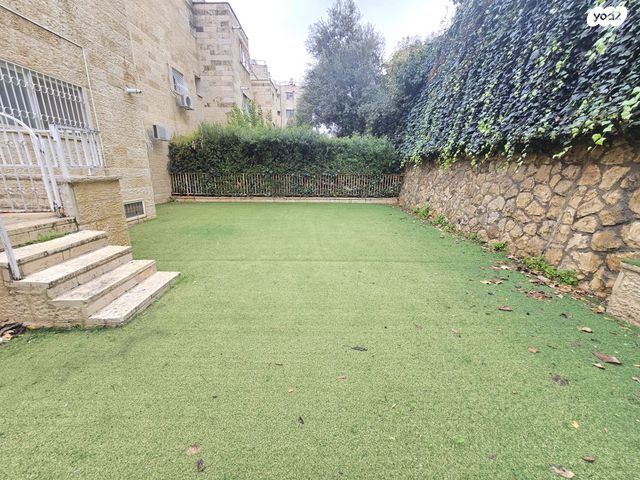 דירת גן, אברהם דוד ליכטמן, פסגת זאב, ירושלים