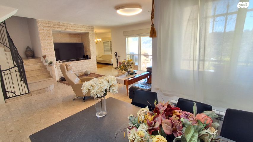 בית פרטי/ קוטג', רפאל דה לה פרגולה, גילה, ירושלים