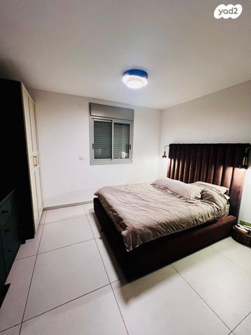 דירת גן, החותרים, טירת כרמל