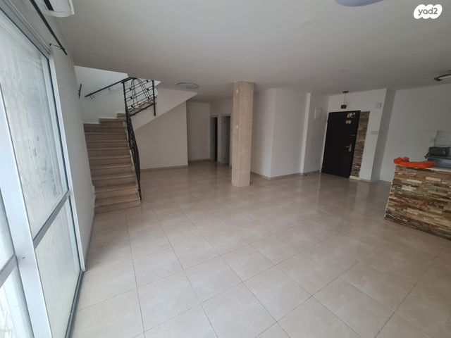 דו משפחתי, שלום עליכם, מגדל העמק