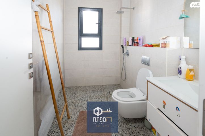 דירה, הנדיב 74, הרצליה