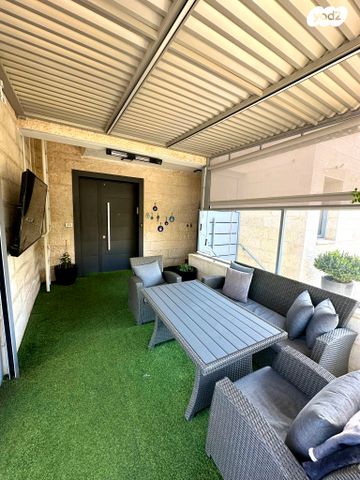 גג/ פנטהאוז, סנסן, צור הדסה