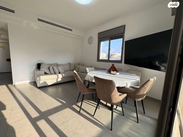 דירה, דוכיפת, הציפורים, מודיעין מכבים רעות