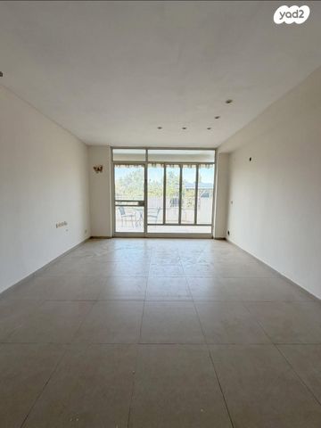 דירה, כפר סבא