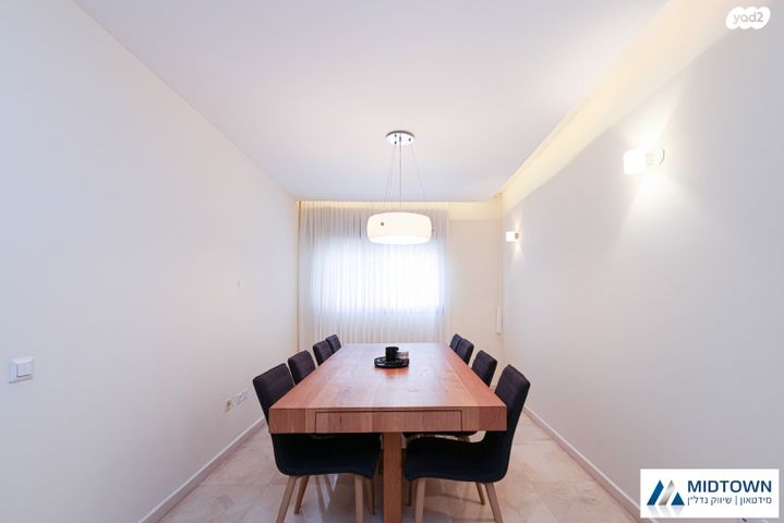 דופלקס, ג'ו עמר 7, הזמר העברי, כפר סבא