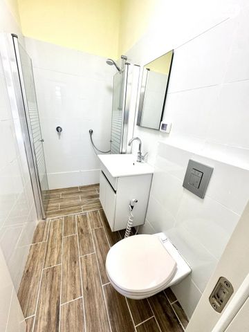 דירת גן, חסידי האומות, מכללת תל אביב יפו, דקר, תל אביב יפו