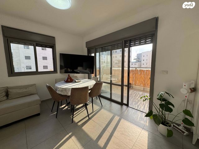 דירה, דוכיפת, הציפורים, מודיעין מכבים רעות