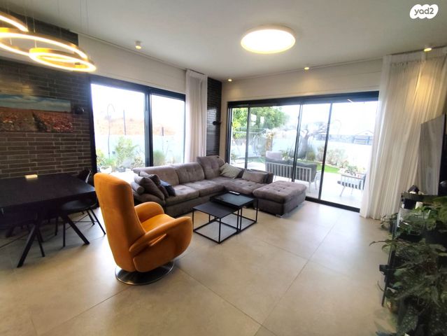 בית פרטי/ קוטג', המוזיקה, שדרות