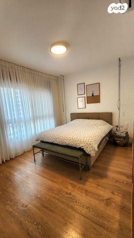 דירה, יעקב תמרי, חצרות המושבה, רחובות