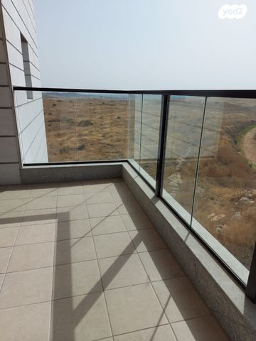 דירה, אחיה השילוני, פסגות אפק, ראש העין