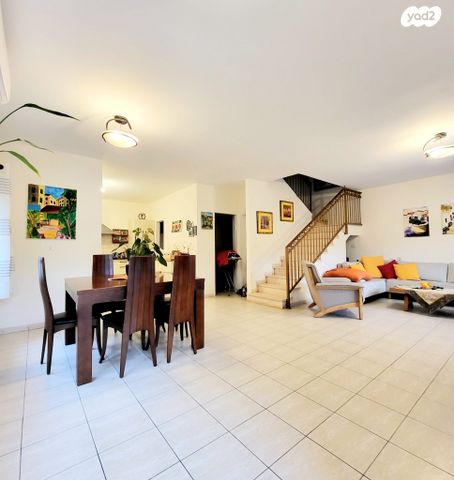 דו משפחתי, מושבה מרכז, זכרון יעקב