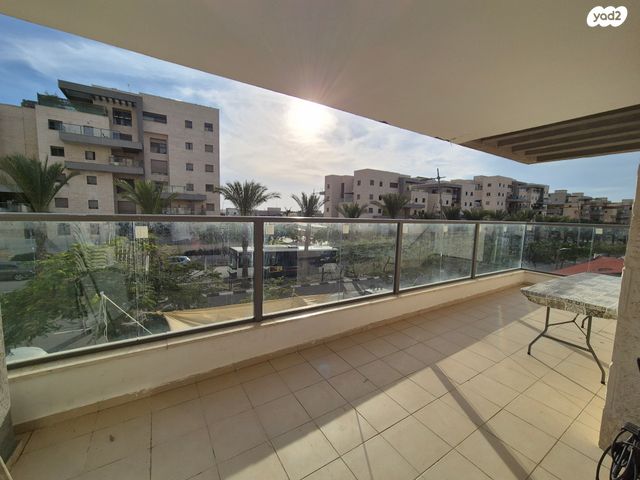 דירה, נצר חזני, נתיבות מערב, נתיבות