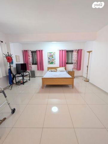 דירה, אהרון גולדשטיין, בורוכוב, גבעתיים