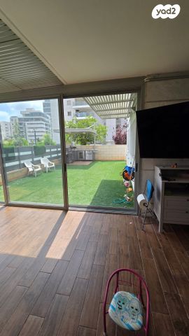 דירת גן, החותרים, טירת כרמל