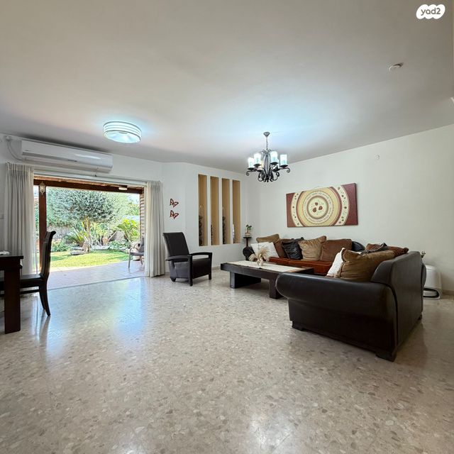 דו משפחתי, התאנה, מרכז שפירא, מרכז שפירא