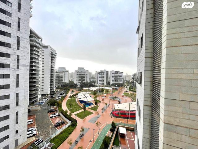 דירה, פרופ' אפרים קציר, רחובות המדע, רחובות