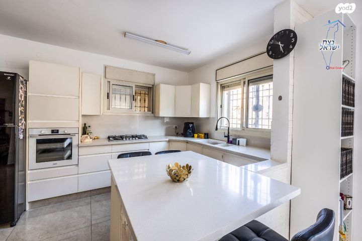 דירת גן, שאול אביגור, חומת שמואל, הר חומה, ירושלים