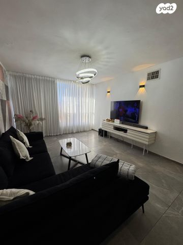 גג/ פנטהאוז, קרית שמונה, קרית שרת מערב, חולון