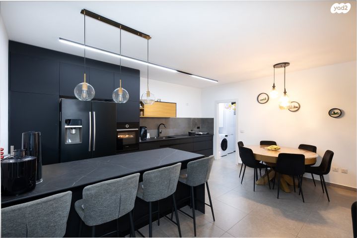 דירה, דבורה עומר, נאות שמיר, יבנה