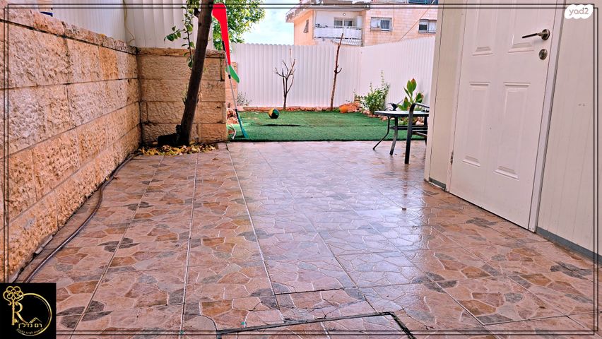 דירת גן, השיטה, צמח השדה, מעלה אדומים