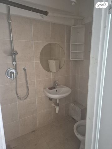 דירת גן, האיסיים, שכונה ד', באר שבע