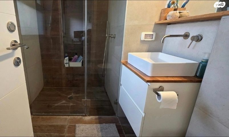 דירה, הפרחים, כפר סבא