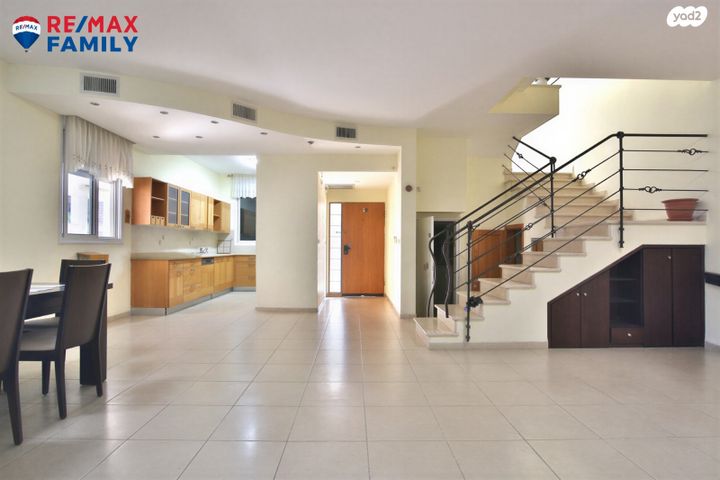 דו משפחתי, דובדבן 6, הפרפר, קרית ביאליק