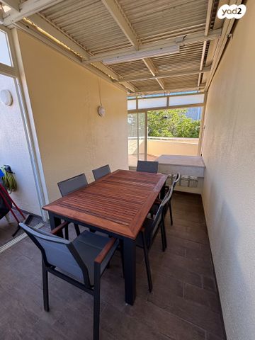 טריפלקס, זאב שוהם, נעמ"ת, חיפה