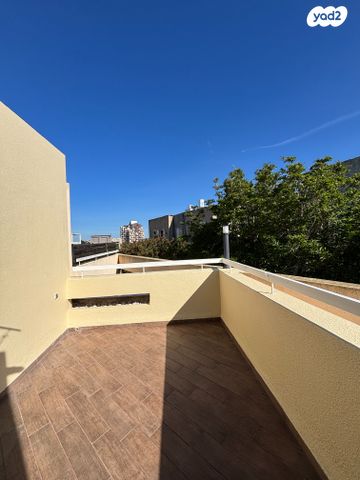 טריפלקס, זאב שוהם, נעמ"ת, חיפה