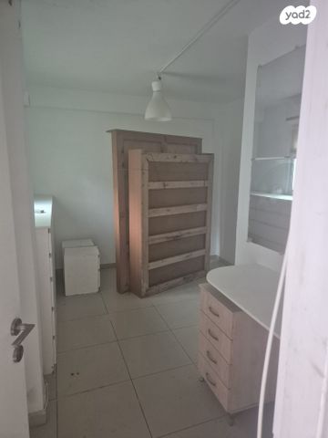 דירת גן, האיסיים, שכונה ד', באר שבע