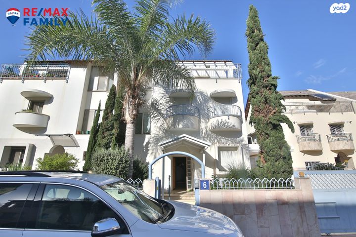 דו משפחתי, דובדבן 6, הפרפר, קרית ביאליק