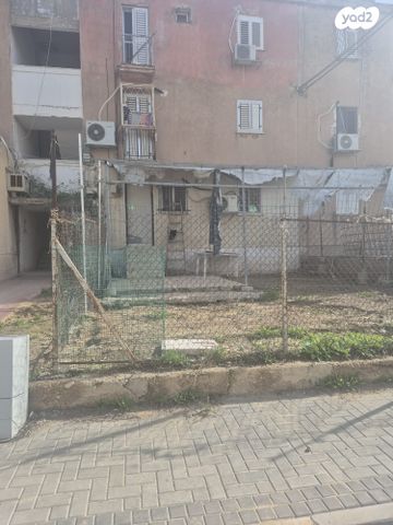 דירת גן, האיסיים, שכונה ד', באר שבע