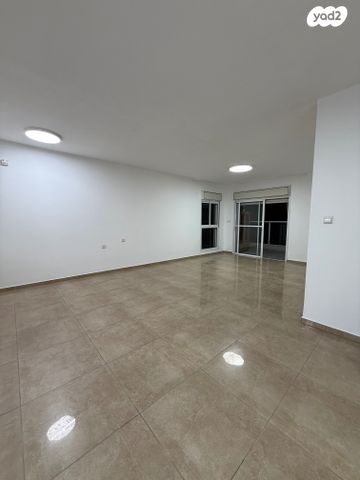 דירה, החלוצים 11, רובע הקריה, הסיטי, אשדוד