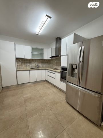 דירה, החלוצים 11, רובע הקריה, הסיטי, אשדוד